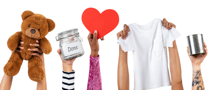 Objets de donation comprenant jouet, vêtements, nourriture et collecte de dons